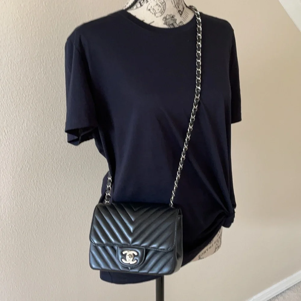 Rare CHANEL mini square chevron black lambskin bag - Picture 4 of 13